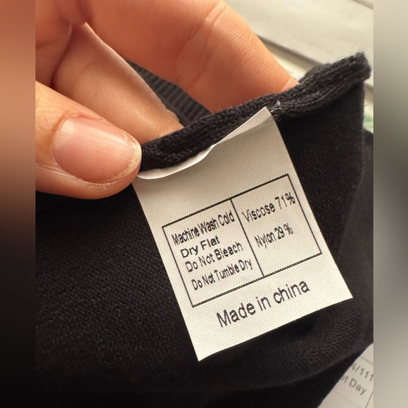 Fame on Central Meli Basic Crew Sweater in black size M - Picture 10 of 13